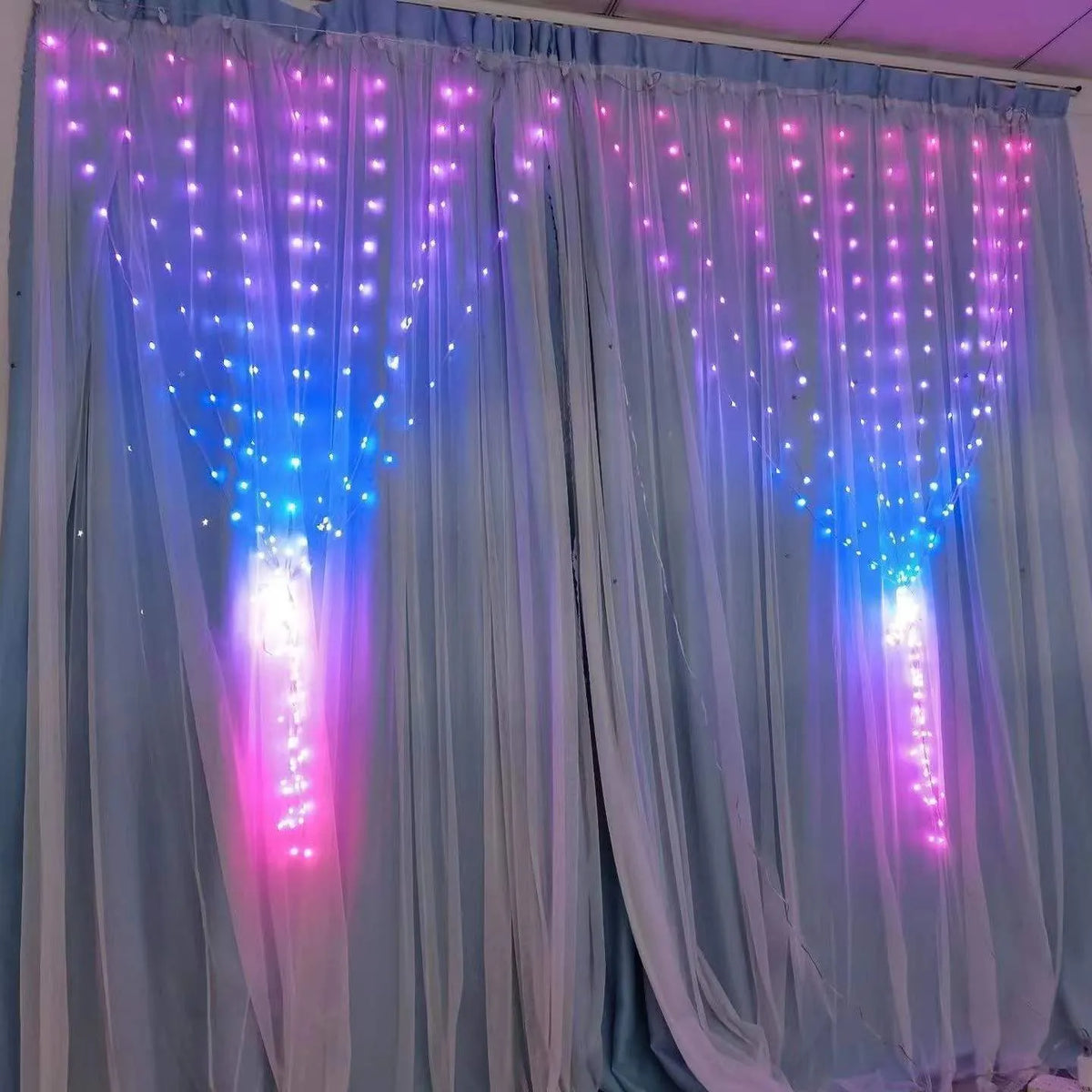 Programmable LED curtain light with Bluetooth APP control, 400 lights, leather wire casing, available in 1x1m to 3x3m sizes
