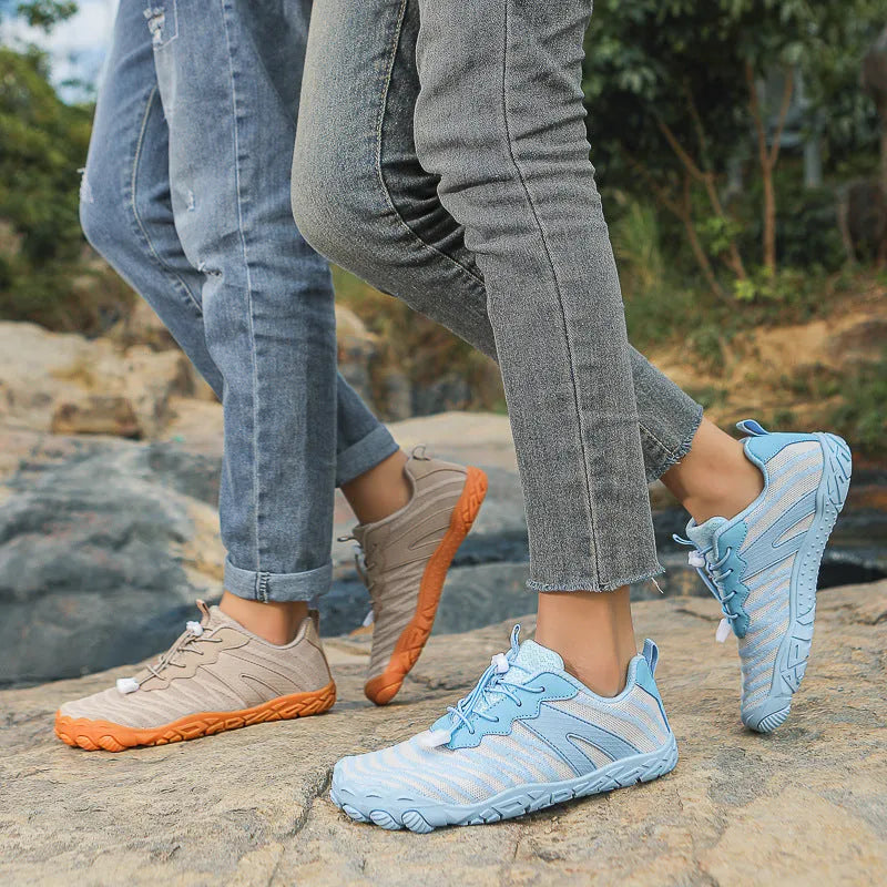 Breathable lightweight outdoor hiking shoes with low-top design and rubber sole in black colour