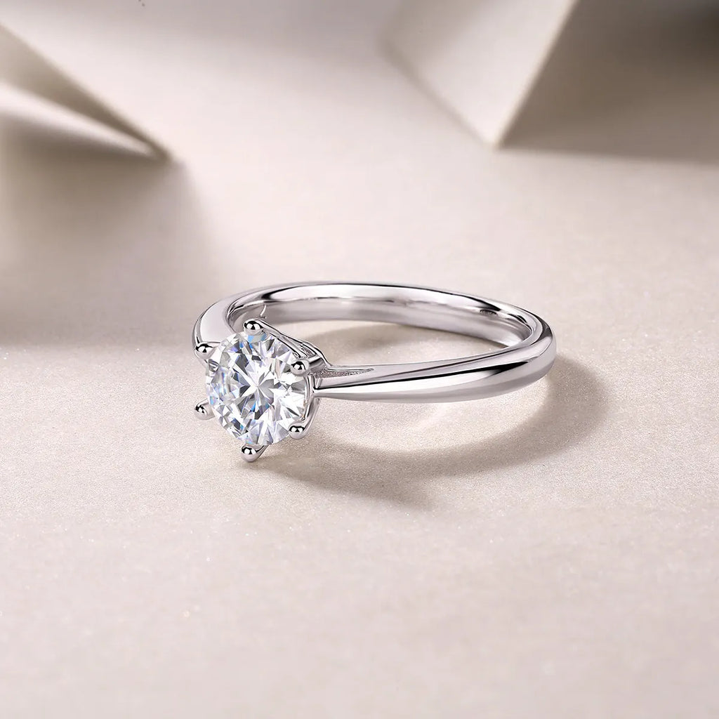 Wedding ring set with 1 carat moissanite in platinum-plated S925 silver, shown with gift box and GRA certificate