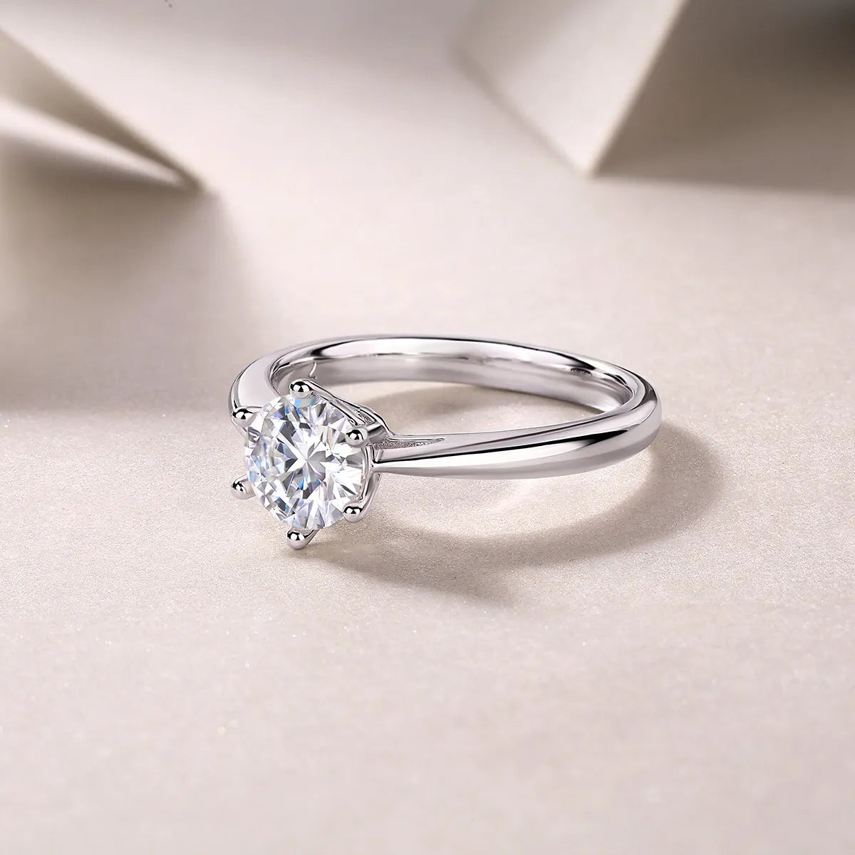 Wedding ring set with 1 carat moissanite in platinum-plated S925 silver, shown with gift box and GRA certificate
