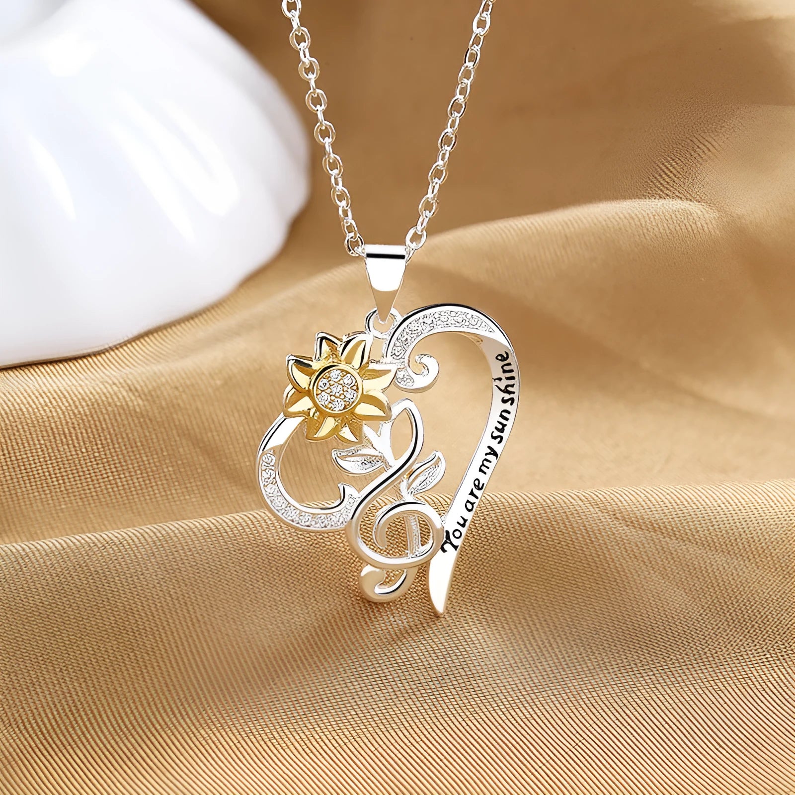 Two-colour copper sunflower pendant on heart-shaped clavicle chain, pastoral style, flower shape