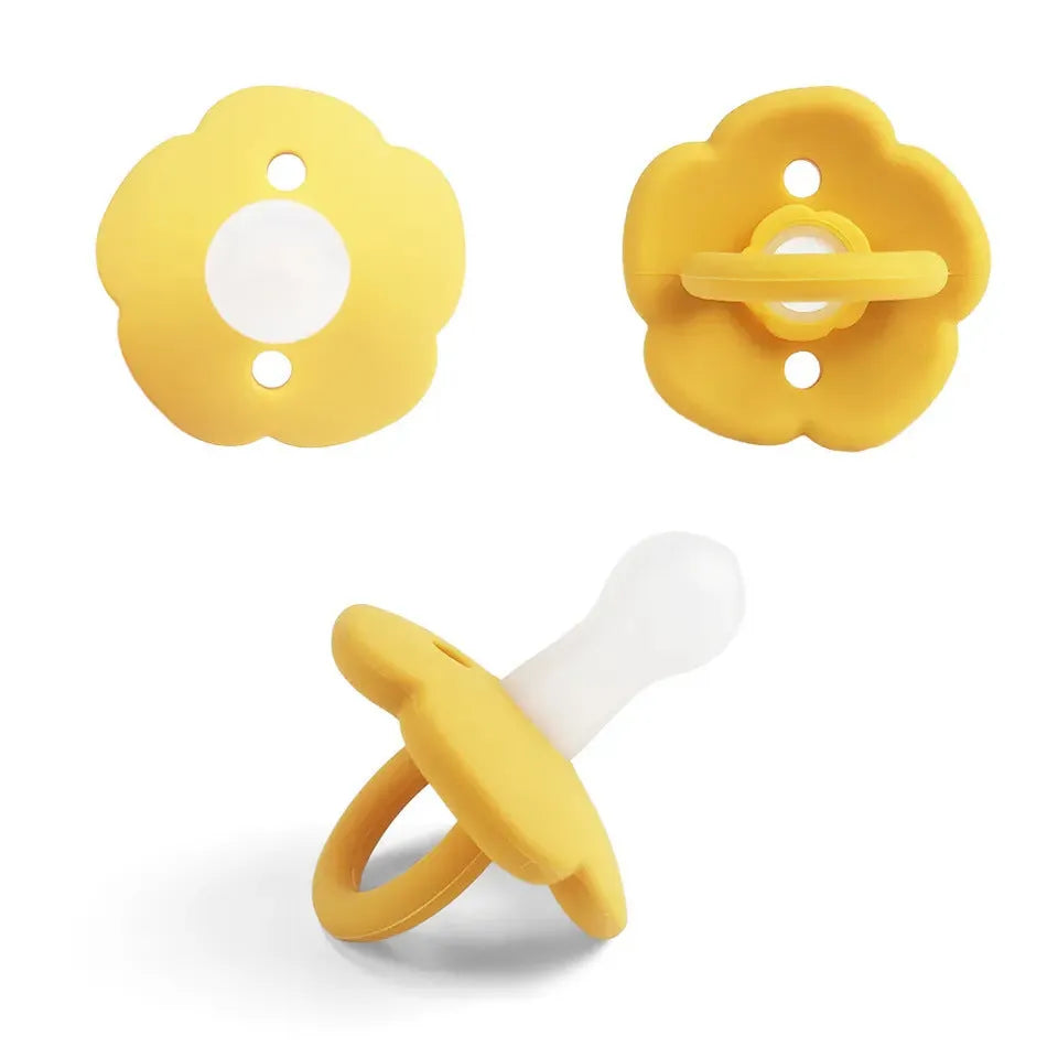 Baby pacifier with lace nipple in edible silicone, 6.5x5x5cm, for 0-6 months, apricot colour