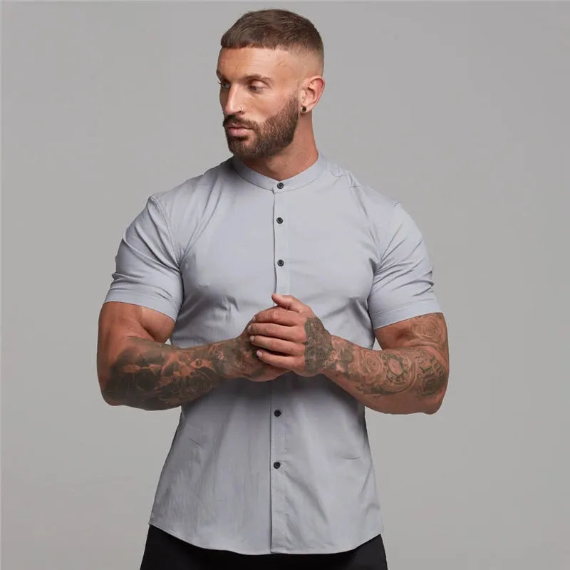 Men's short sleeve summer sports shirt in solid colour, slim fit polyester top