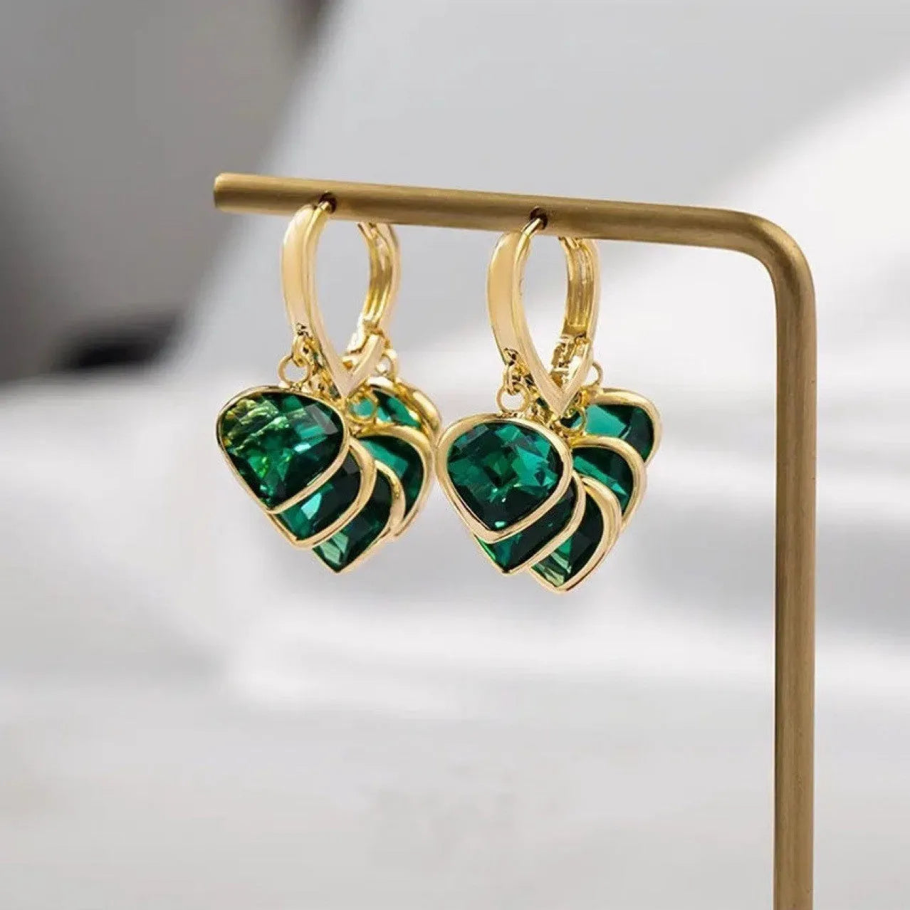 Green heart-shaped pendant ear clip earrings in Korean style for women