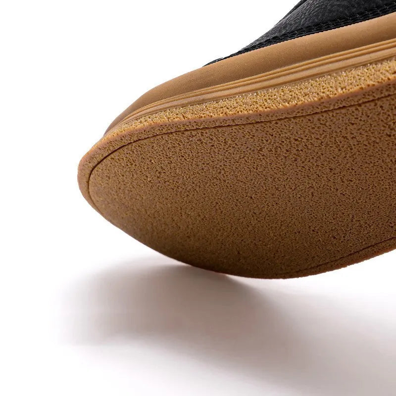 Men's black leather casual shoes with white soles and lace-up front.