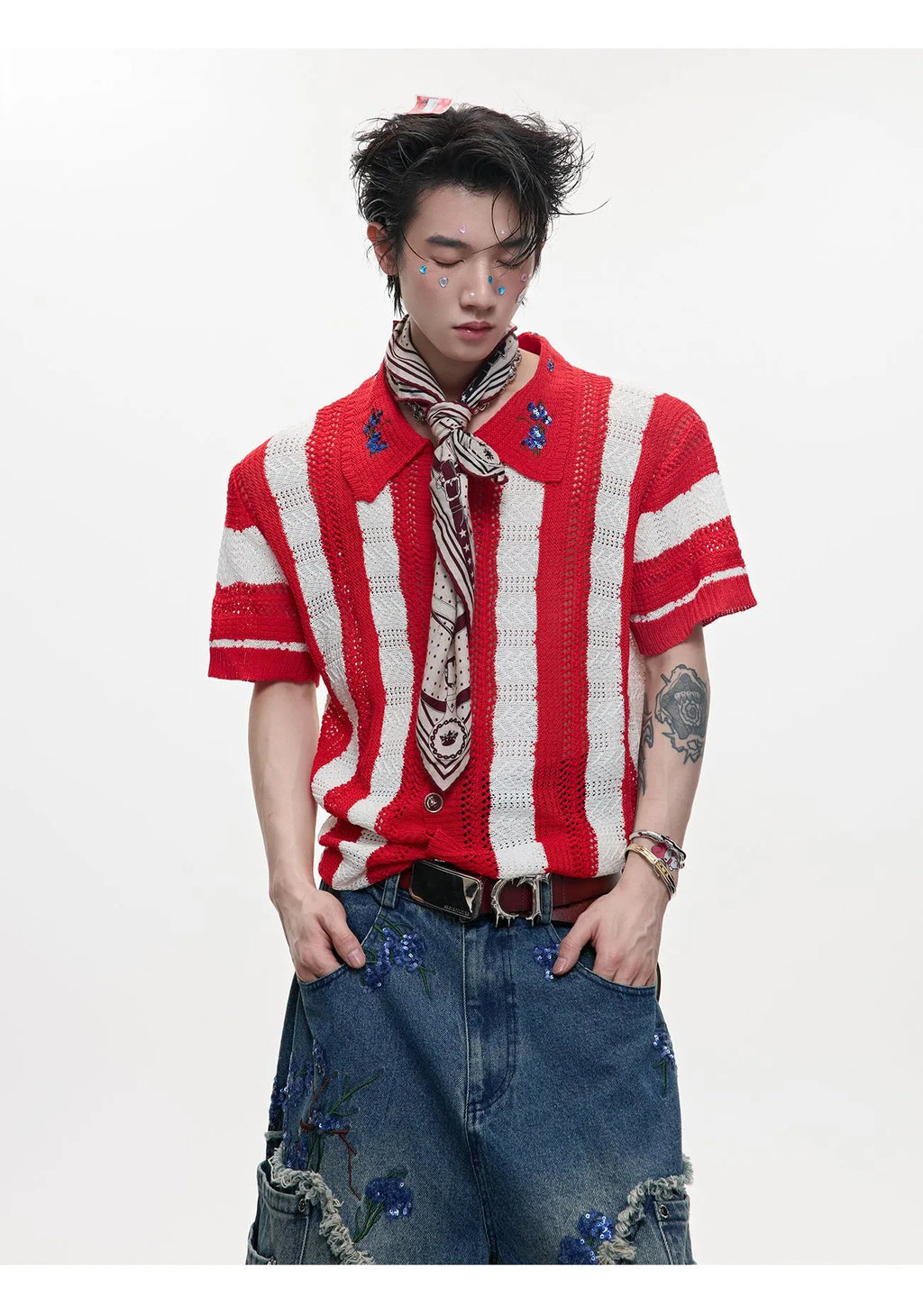 Men's retro striped knit shirt in loose fit with short sleeves and button decoration