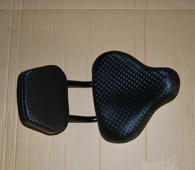 Black mountain bike saddle with front cushion support, compact 25 cm size, on a bicycle
