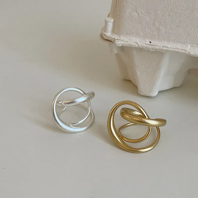 Three-dimensional interlaced geometric adjustable ring with matte metal finish and real gold electroplating