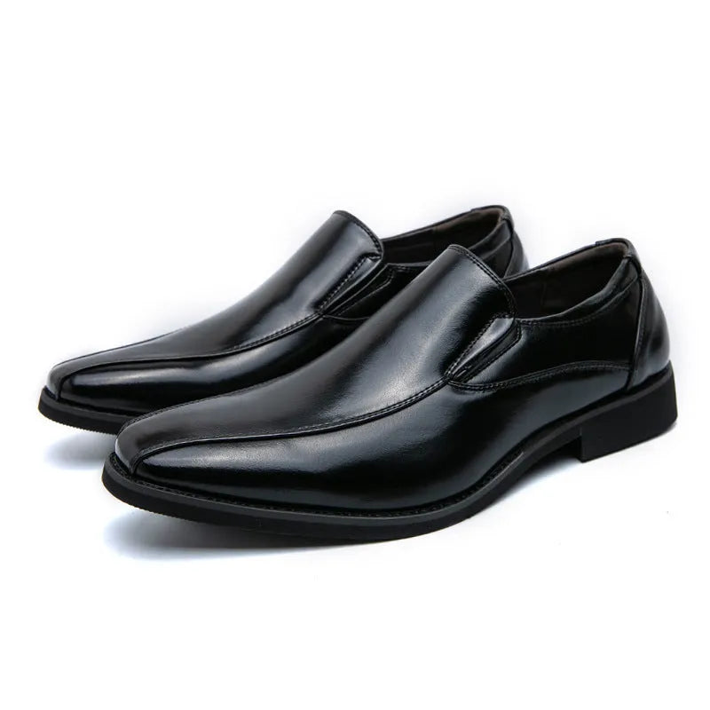 Men's black patent leather pointed toe casual shoes with a flat rubber sole