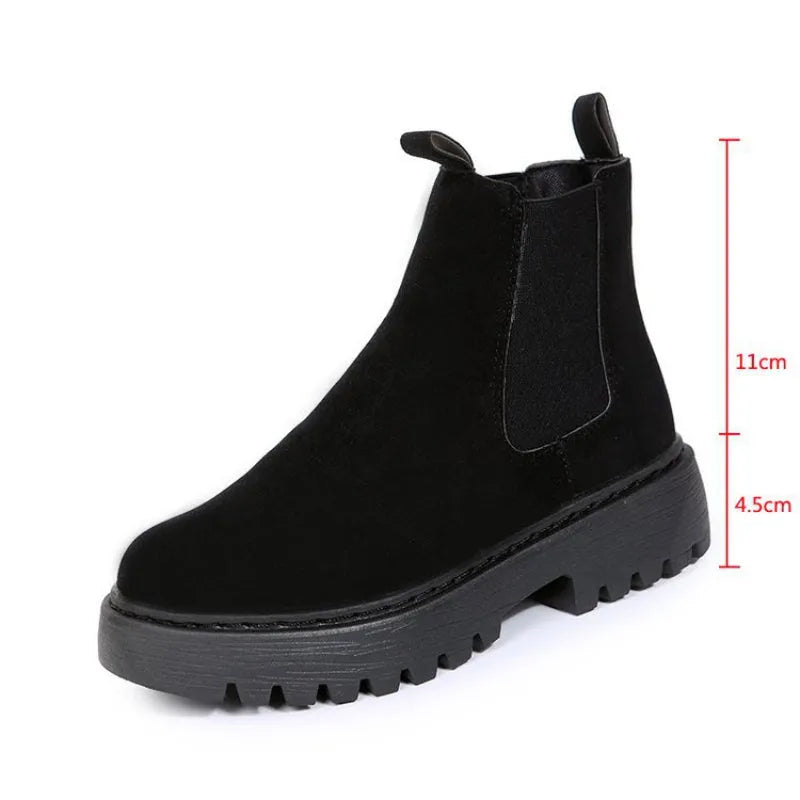 Women's solid colour chunky platform Martin boots with artificial PU upper and rubber sole, black