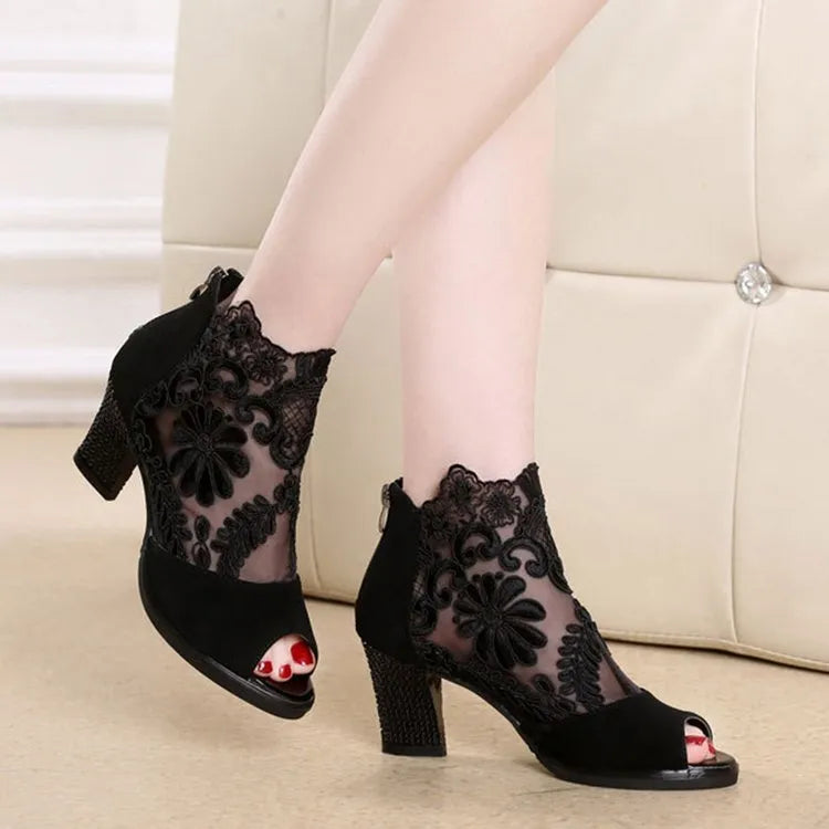 Black lace women's gladiator sandals with square heel and flower detailing