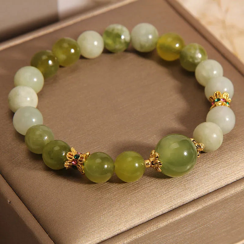 Xiuyan jade green women's bracelet with original sweet mori style design.