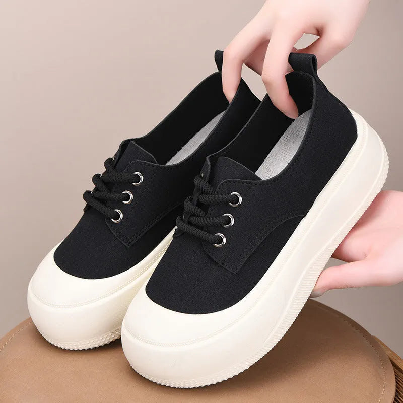Women's beige suede platform loafers with round toe and front lace-up on a 4cm rubber sole.