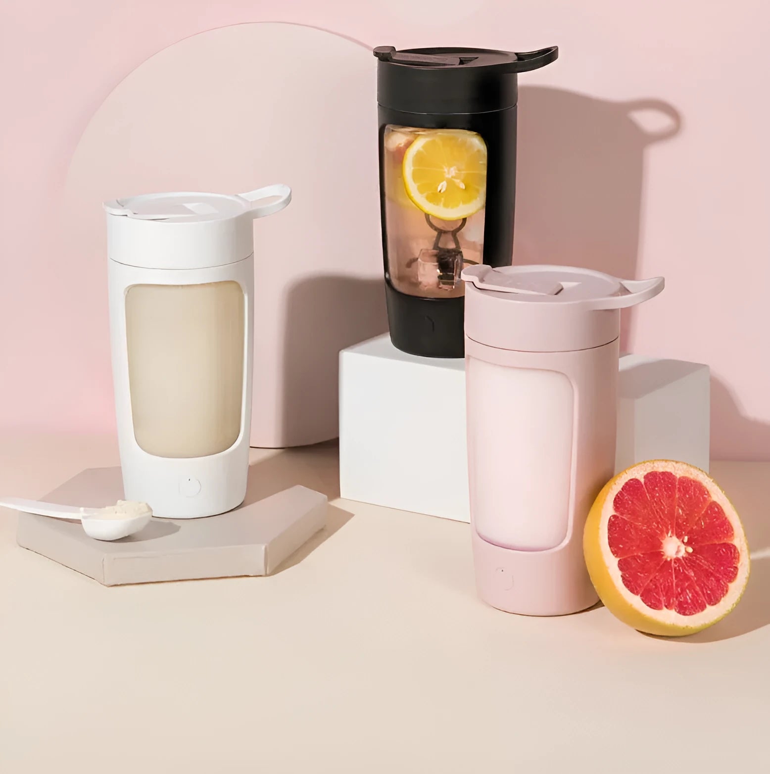 Portable USB-rechargeable blender cup in black, blue, pink or white, showing 650ml capacity markings.