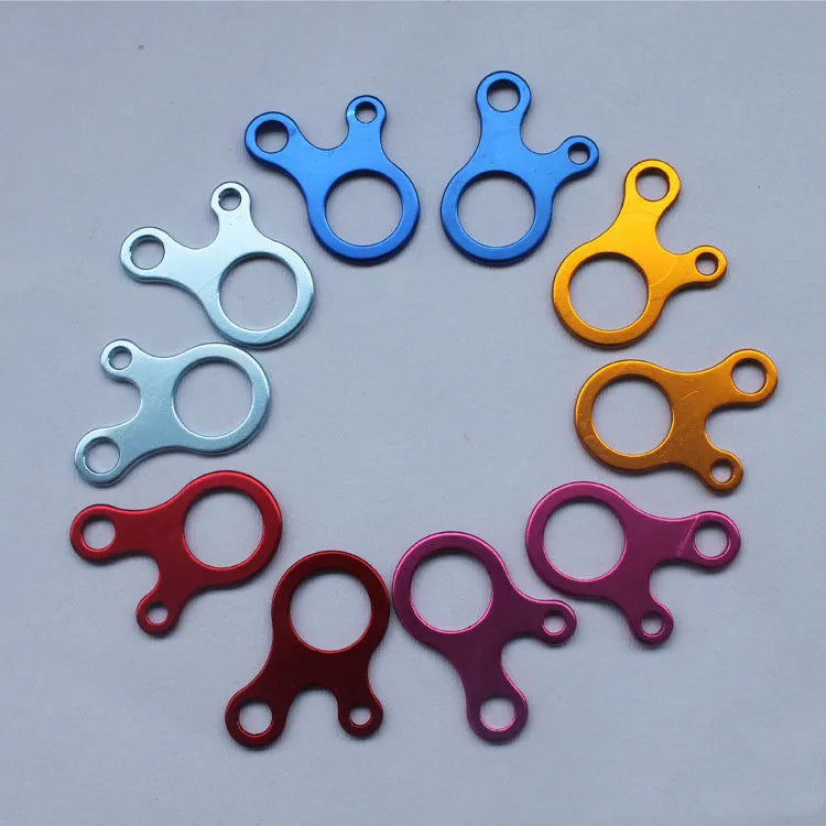 Snail-shaped 3-hole aluminium rope buckle 49x27mm with 8mm and 5mm apertures for 4mm cord