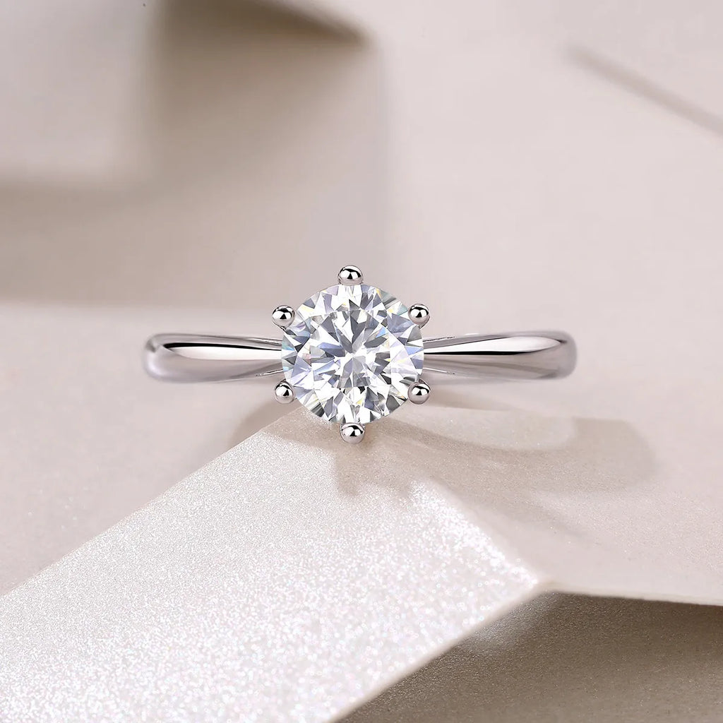Wedding ring set with 1 carat moissanite in platinum-plated S925 silver, shown with gift box and GRA certificate