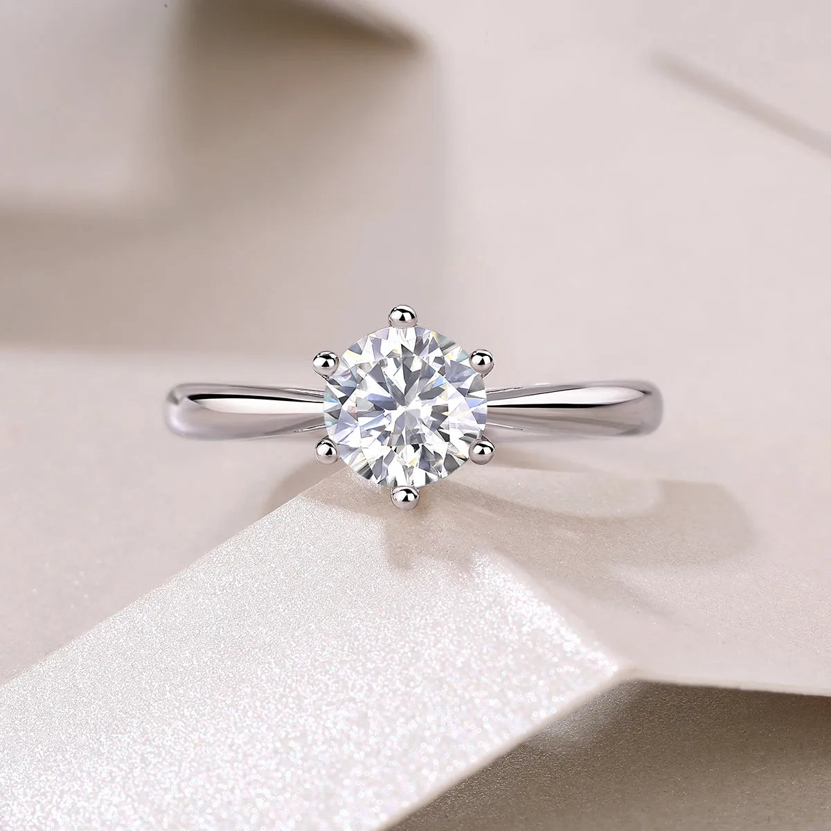 Wedding ring set with 1 carat moissanite in platinum-plated S925 silver, shown with gift box and GRA certificate