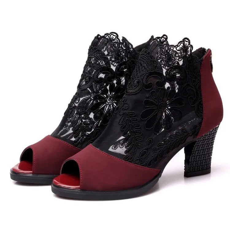 Black lace women's gladiator sandals with square heel and flower detailing