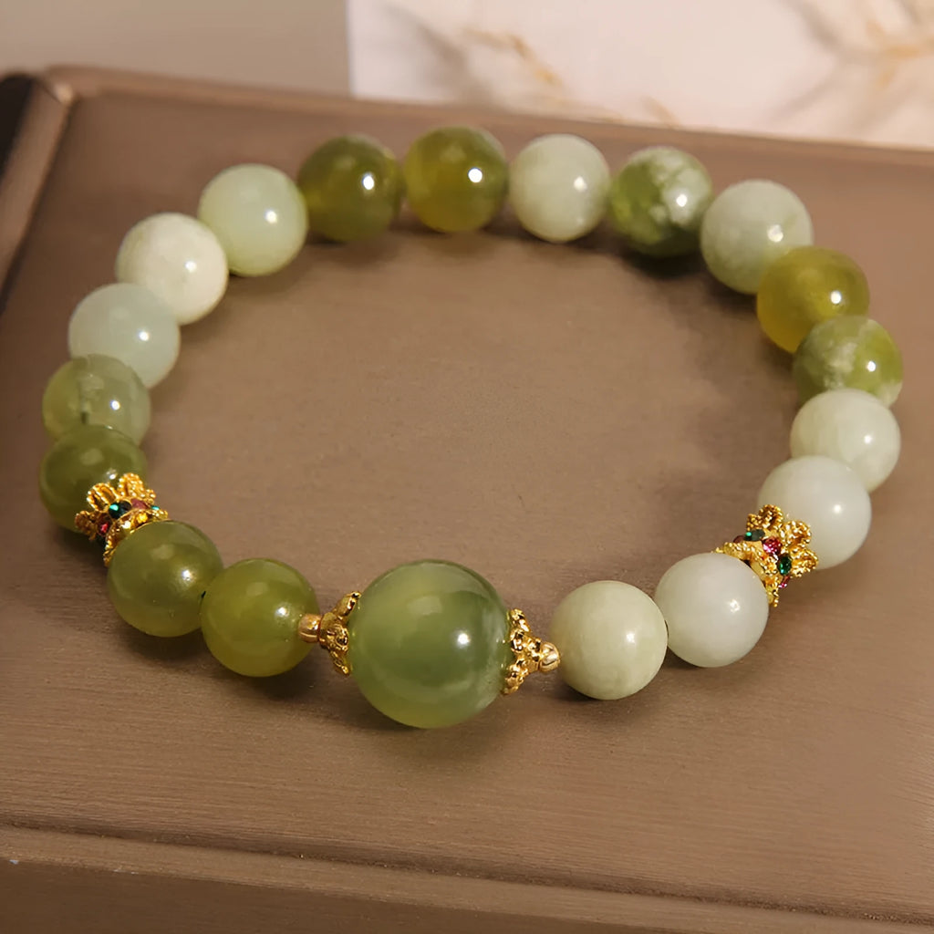 Xiuyan jade green women's bracelet with original sweet mori style design.