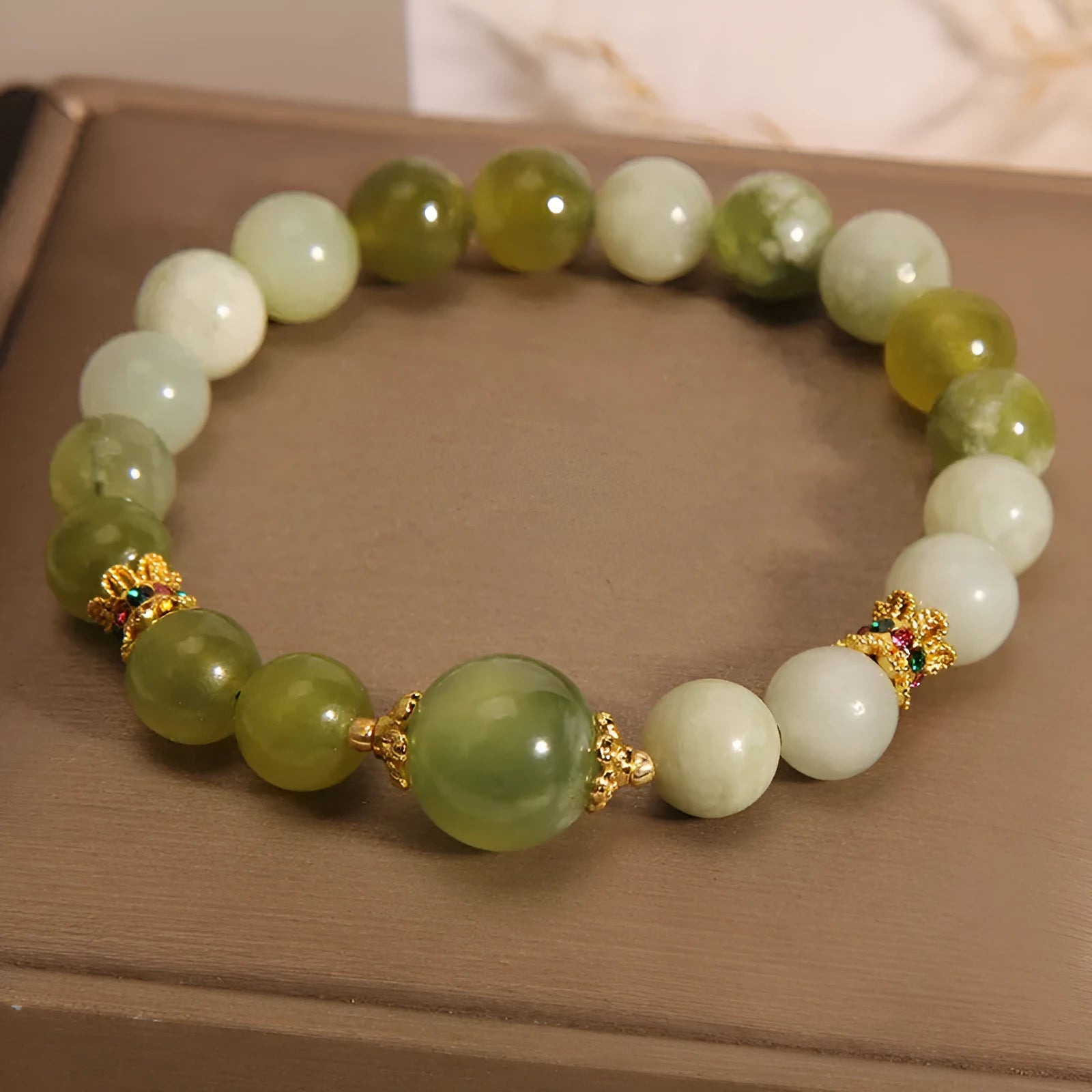 Xiuyan jade green women's bracelet with original sweet mori style design.