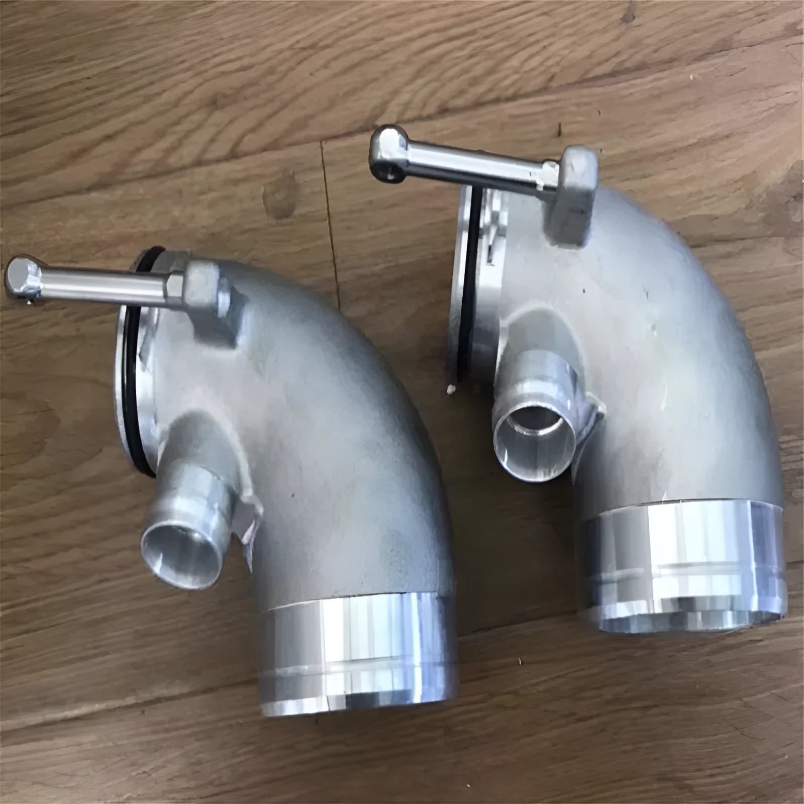 Aluminium alloy 90 degree turbine tube elbow for automotive turbo installations