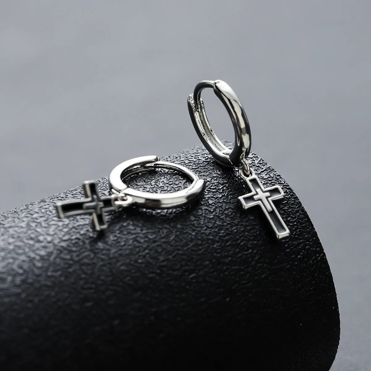 Silver plated unisex cross earrings in geometric retro style X356-A