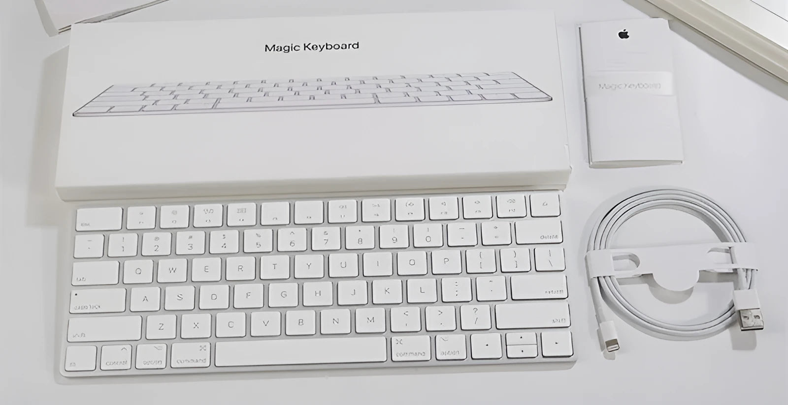 White Apple Bluetooth wireless keyboard with ultra-thin metal case