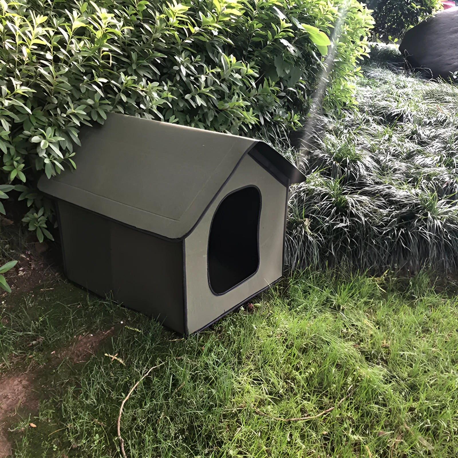 Outdoor waterproof chemical fibre dog kennel in army green with optional door curtain