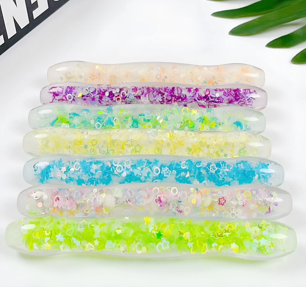 Resin luminous pen for diamond painting dot drill pen with glow feature and five colour options