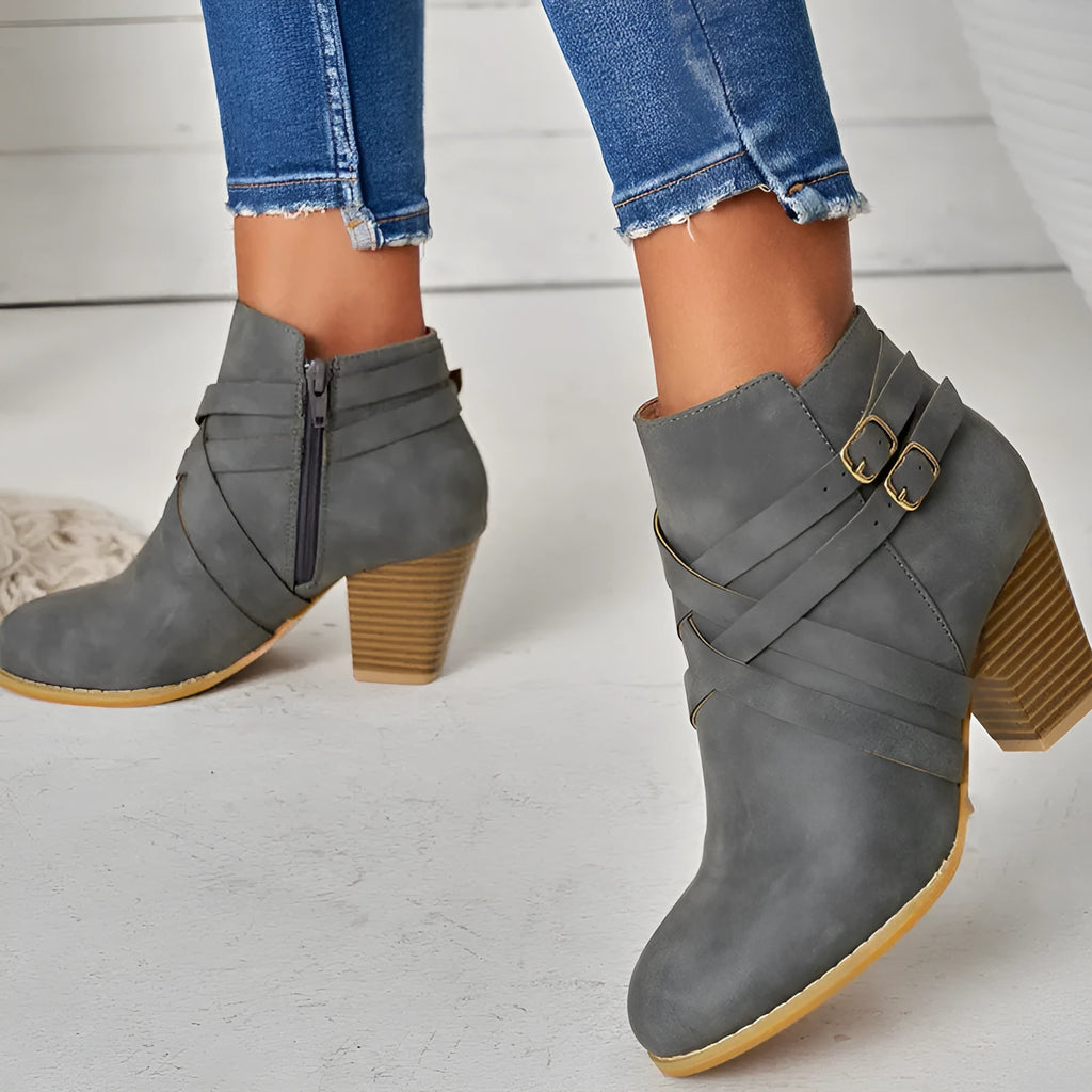 Plus size women's ankle boot with a chunky 7cm heel and side zipper in grey.