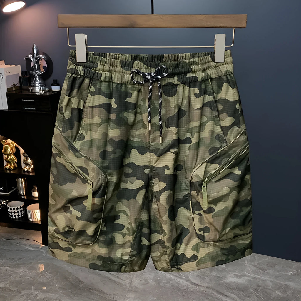 Men's camouflage cargo shorts with quick-dry fabric and loose fit in three colour options