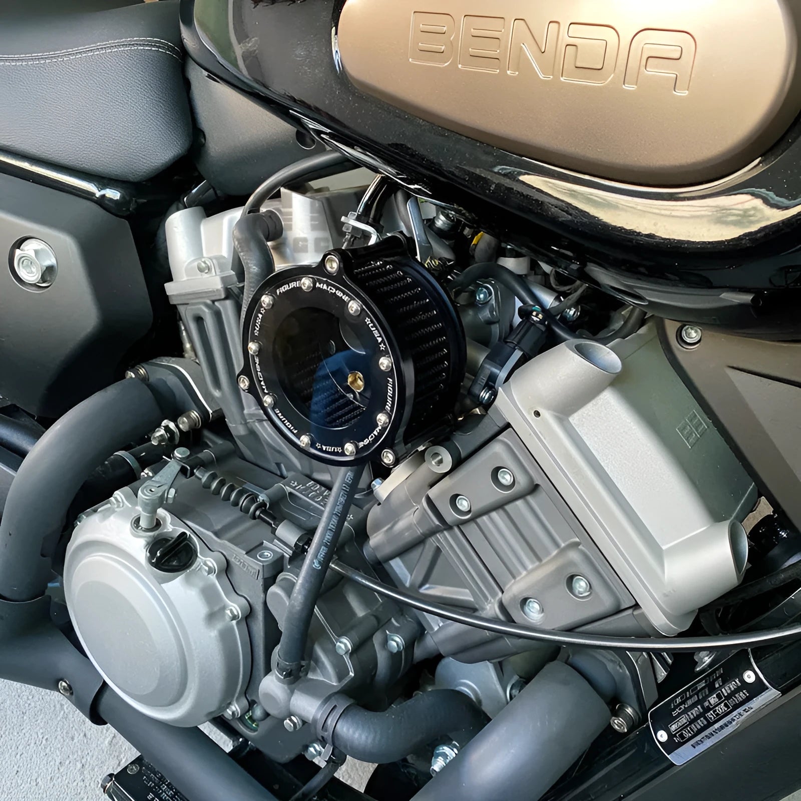 Harley-Davidson retro air filter with CNC aluminium housing and transparent glass cover