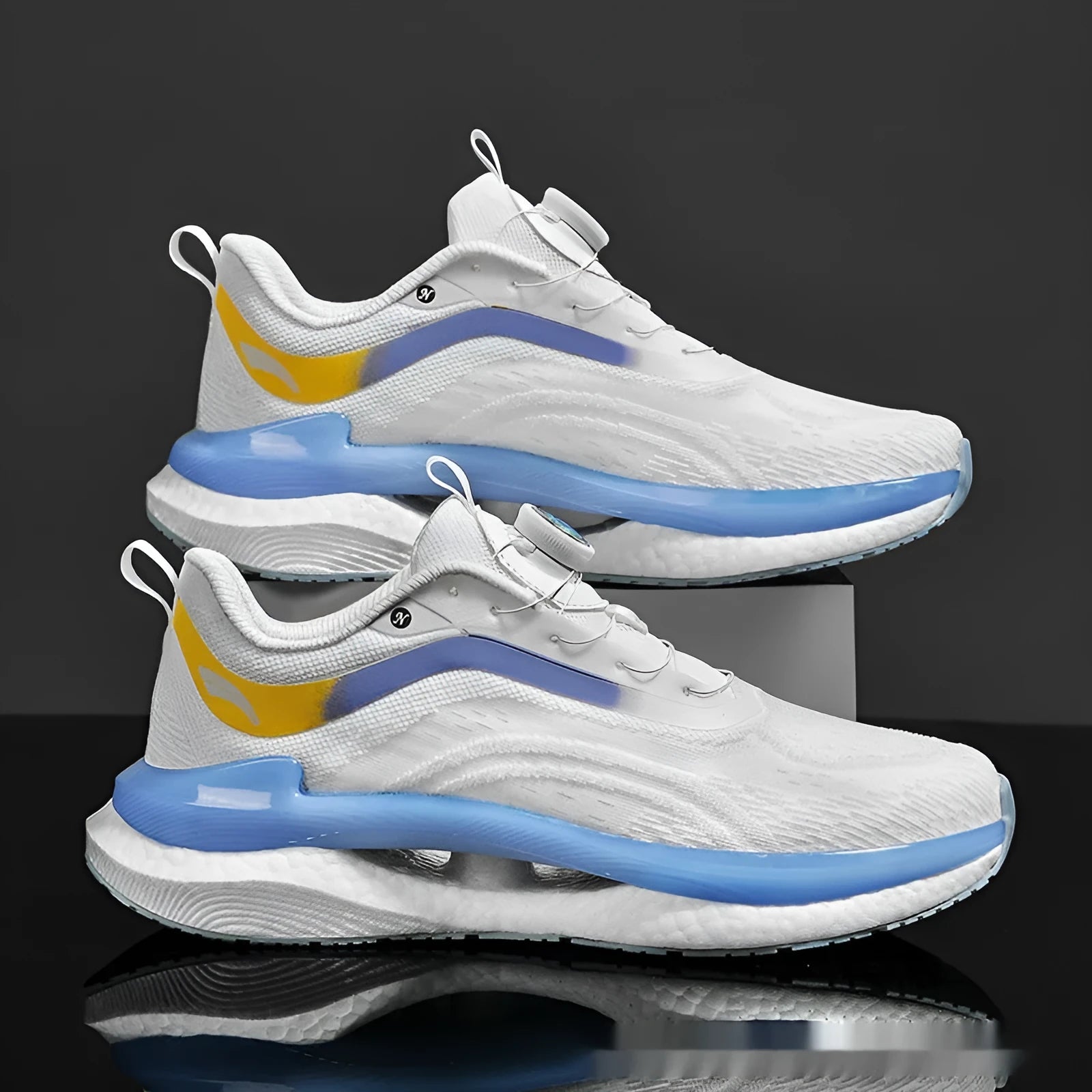 Men's high-top breathable running shoes with mesh material and buckle closure