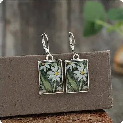 Silver alloy rectangular epoxy ear clip with little daisy inlay, retro style