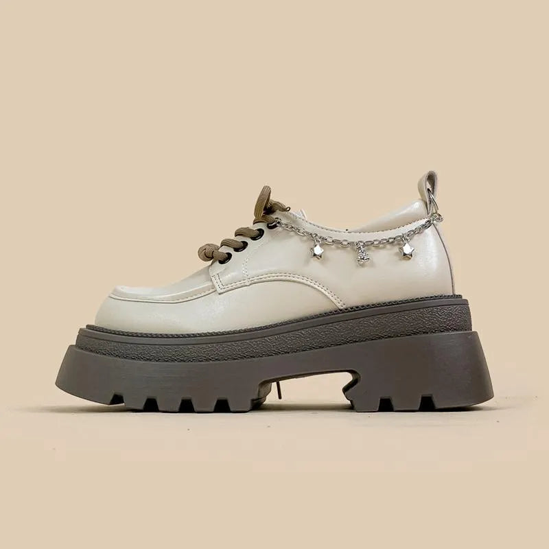 White British-style platform leather shoes with chunky heel and front lace-up design