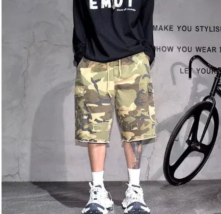 American retro workwear camouflage shorts in loose fit cropped design for summer casual wear