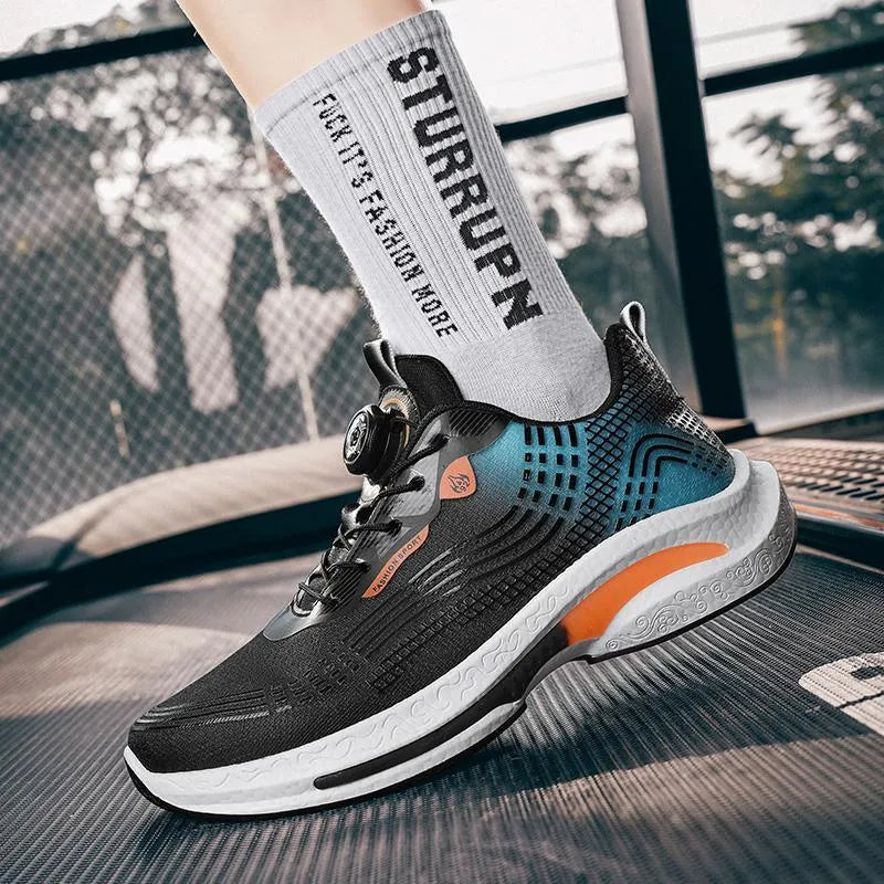 Men's low-top sneakers with mesh lining and rotating buckle closure in black and blue colour