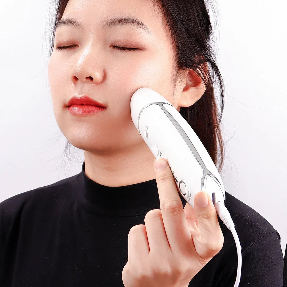 Wrinkle removal V-shape beauty device with RF HIFU, 20W, 17x4cm, ABS, includes syringe and adapter.