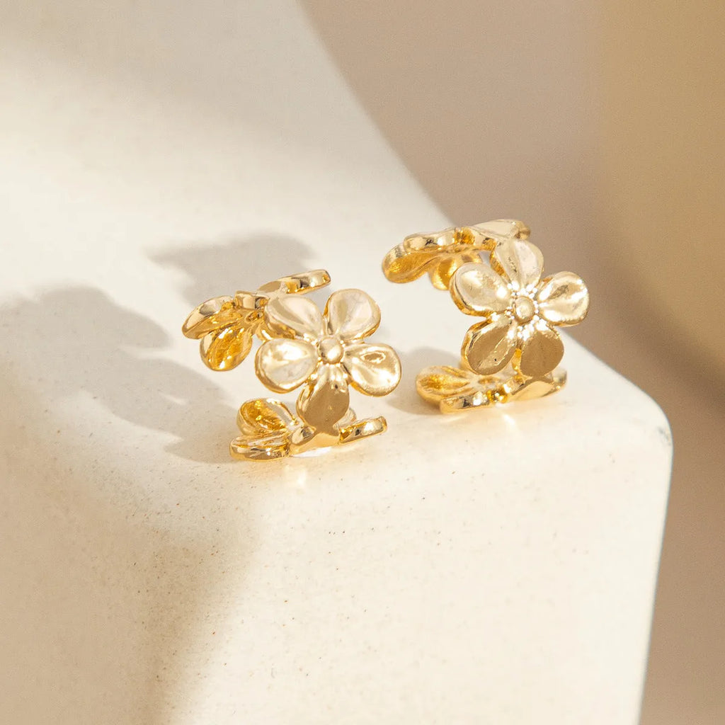 Women's starfish and conch shell stud earrings with electroplated gold finish