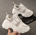 Running casual shoe in black or white, sizes 35 to 40, everyday trainer for walking and light jogging