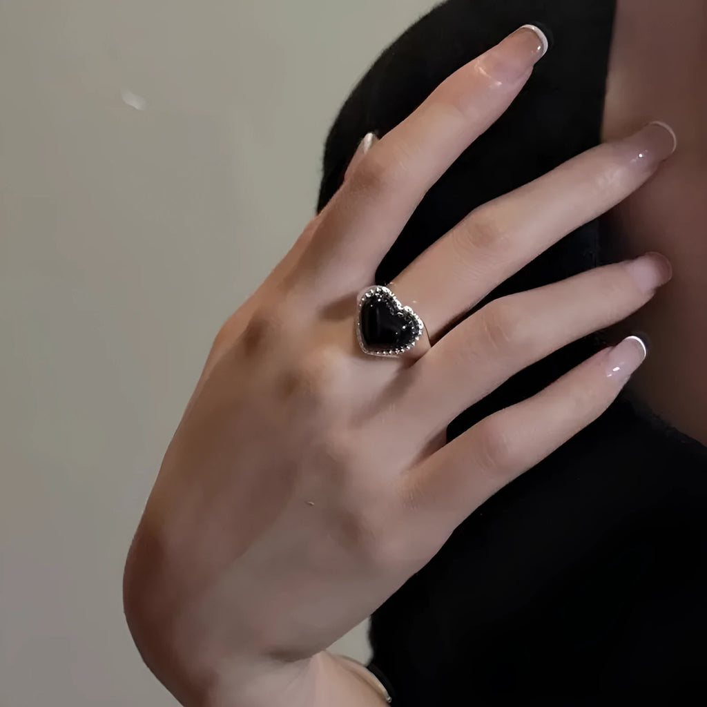 S925 sterling silver adjustable ring with a black heart agate and open-mouth design detail.