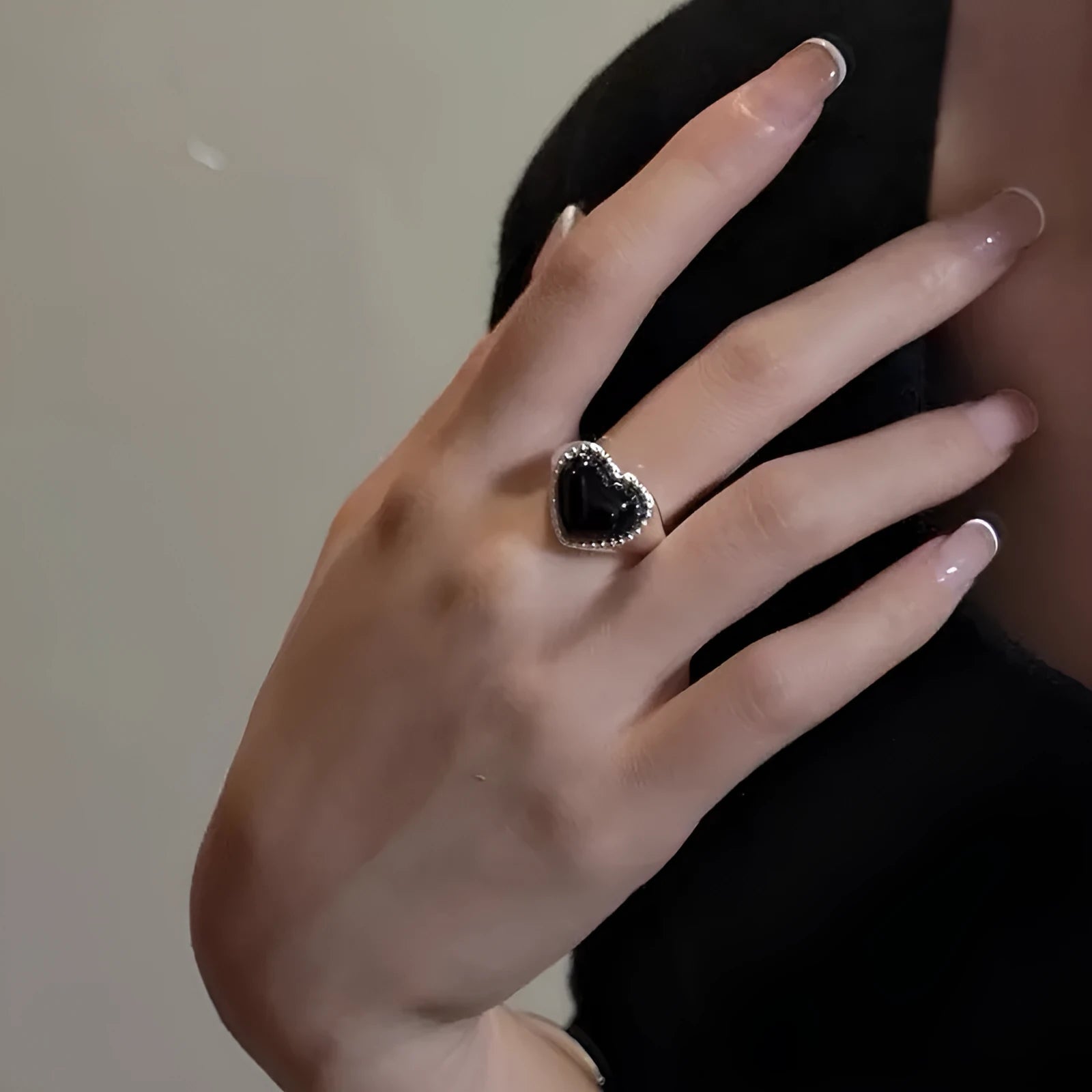 S925 sterling silver adjustable ring with a black heart agate and open-mouth design detail.