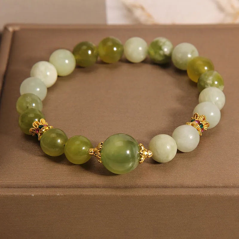 Xiuyan jade green women's bracelet with original sweet mori style design.