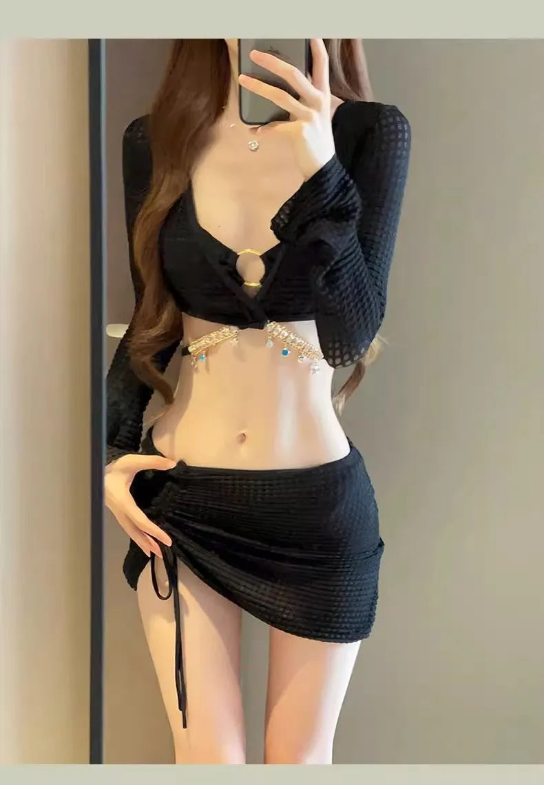 Women's long sleeve split bikini swimsuit in black polyester for swimming and wading