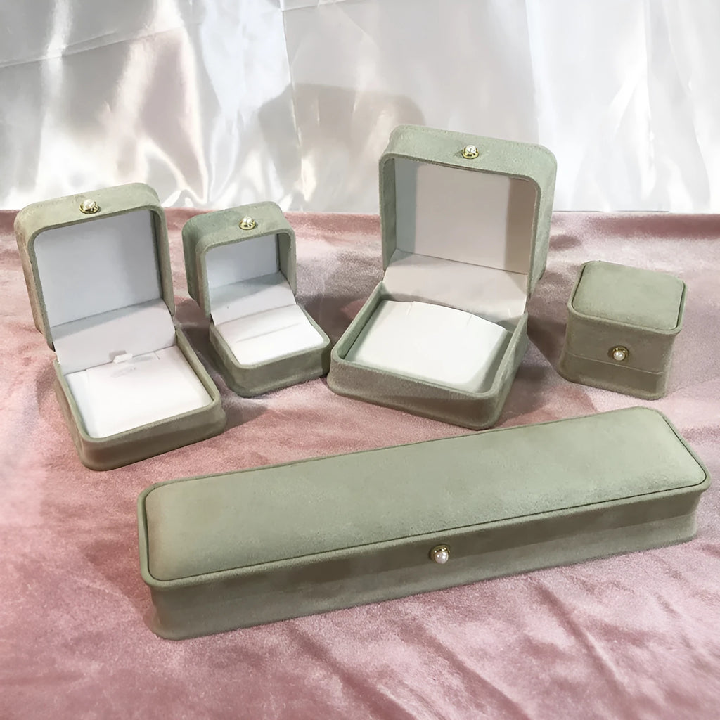 Flannel jewelry box with pearl buckle waist-tight design in light green color
