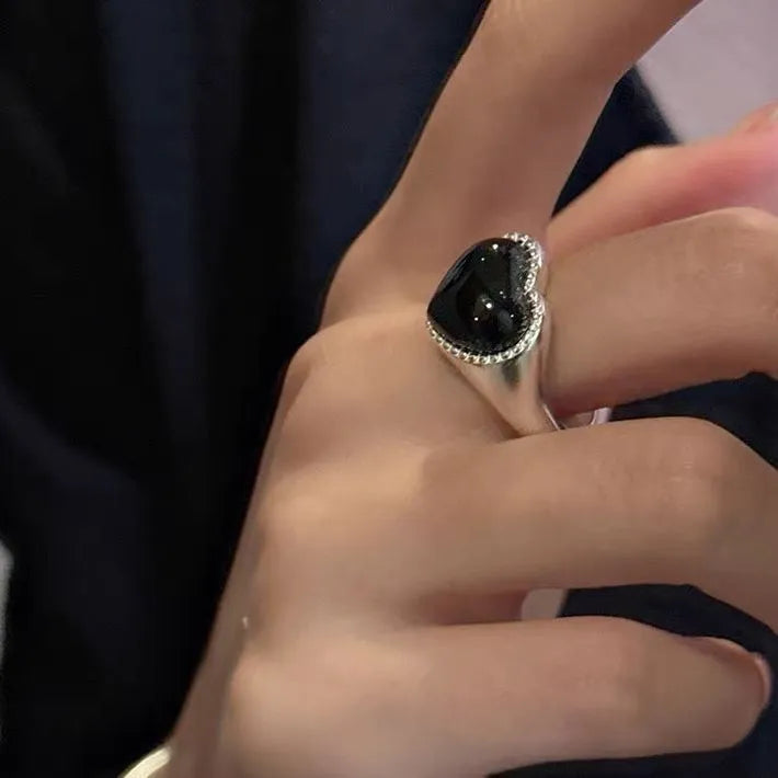 S925 sterling silver adjustable ring with a black heart agate and open-mouth design detail.