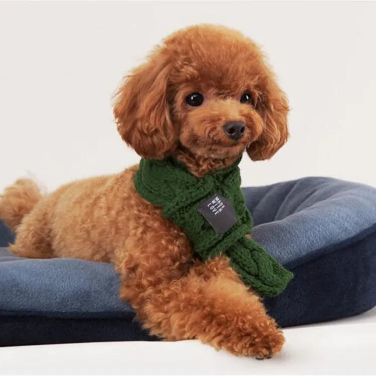 Wool pet scarf with bow tie for small dogs, puppies, cats and chihuahuas in green or red, sizes S and L