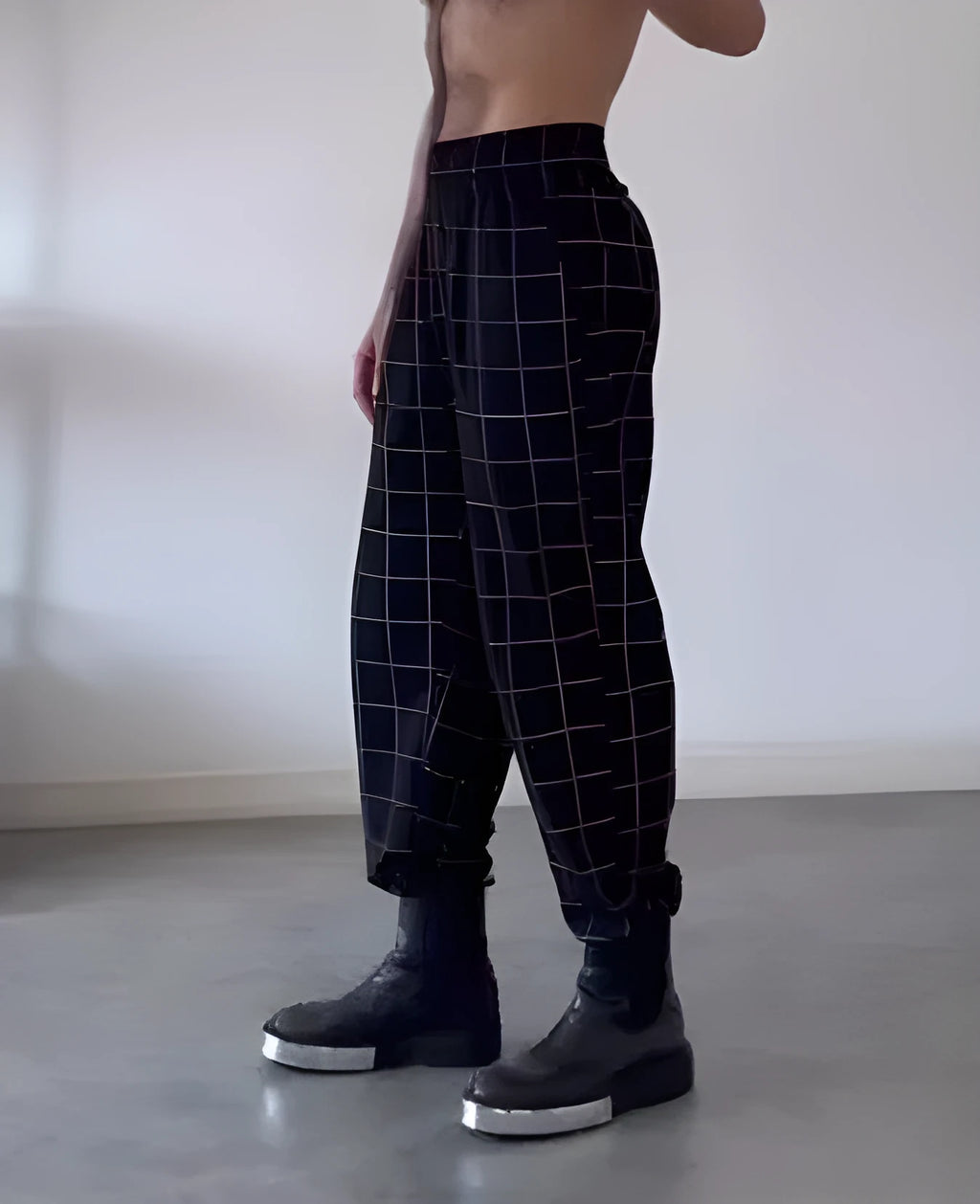 Men's plaid trousers with detachable apron in relaxed fit with belt and pockets