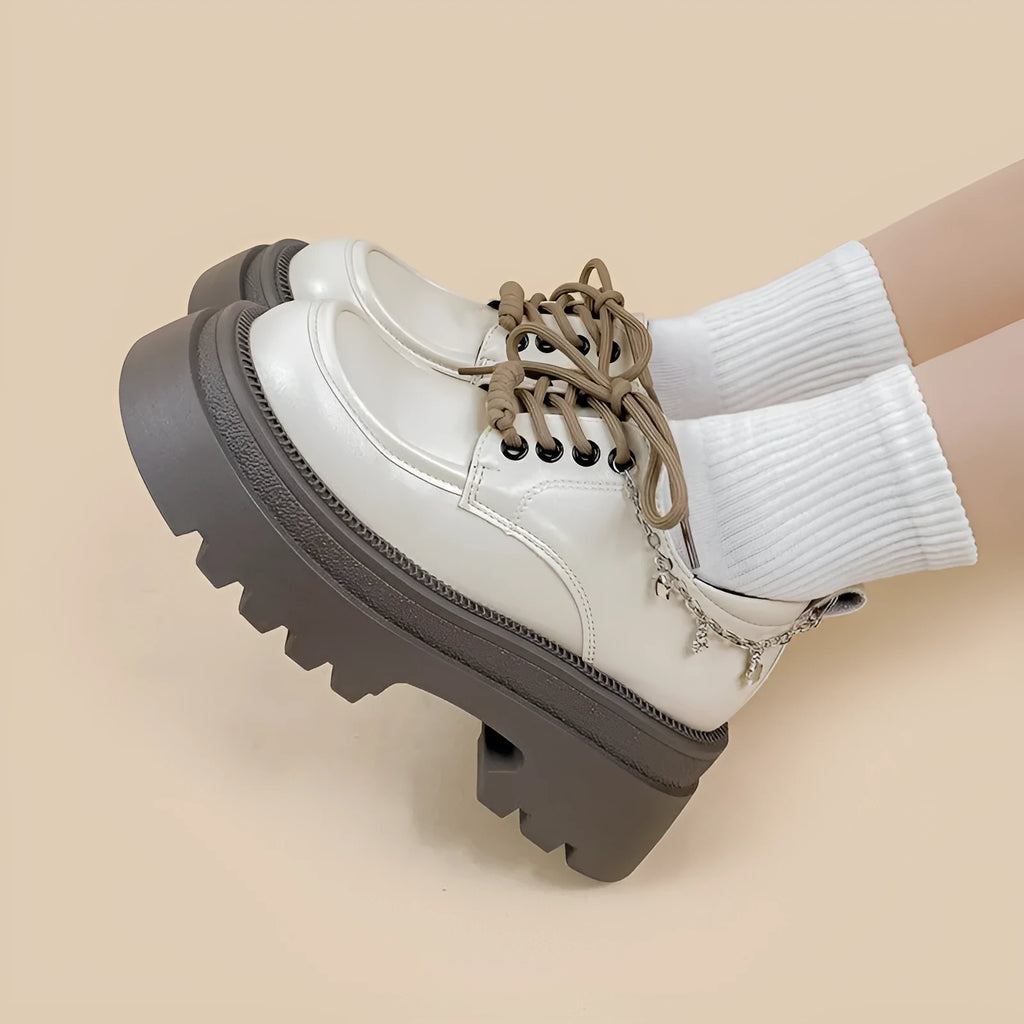 White British-style platform leather shoes with chunky heel and front lace-up design