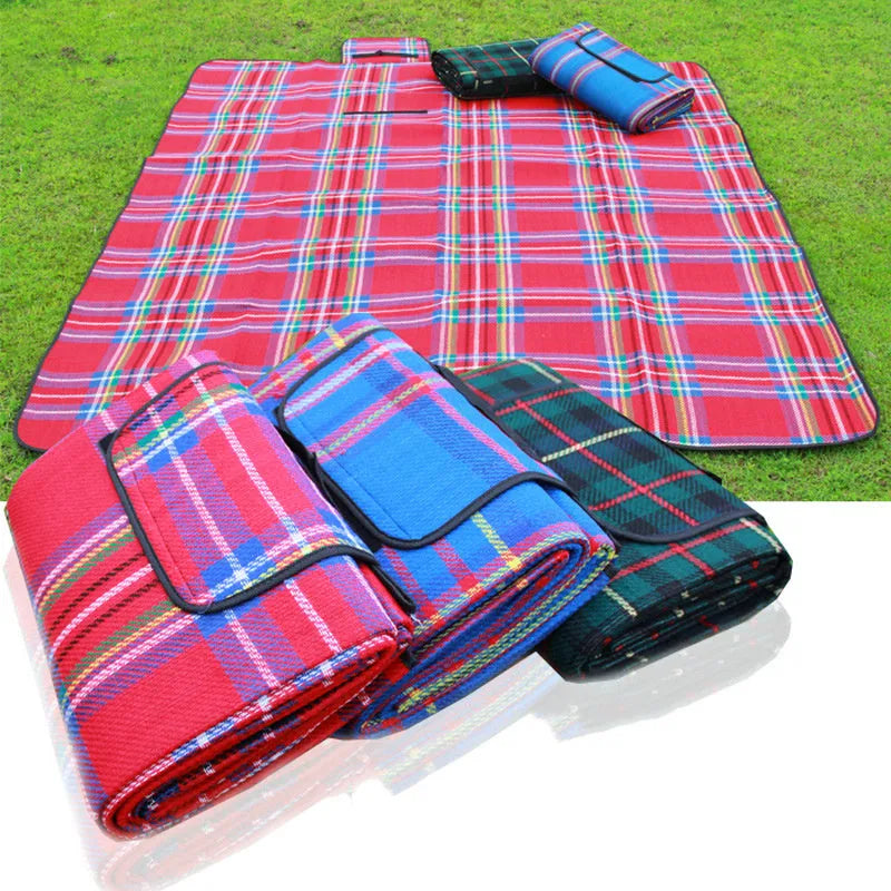 Damp proof picnic mat 150x200cm fine cashmere three-layer waterproof field mat in blue green and red